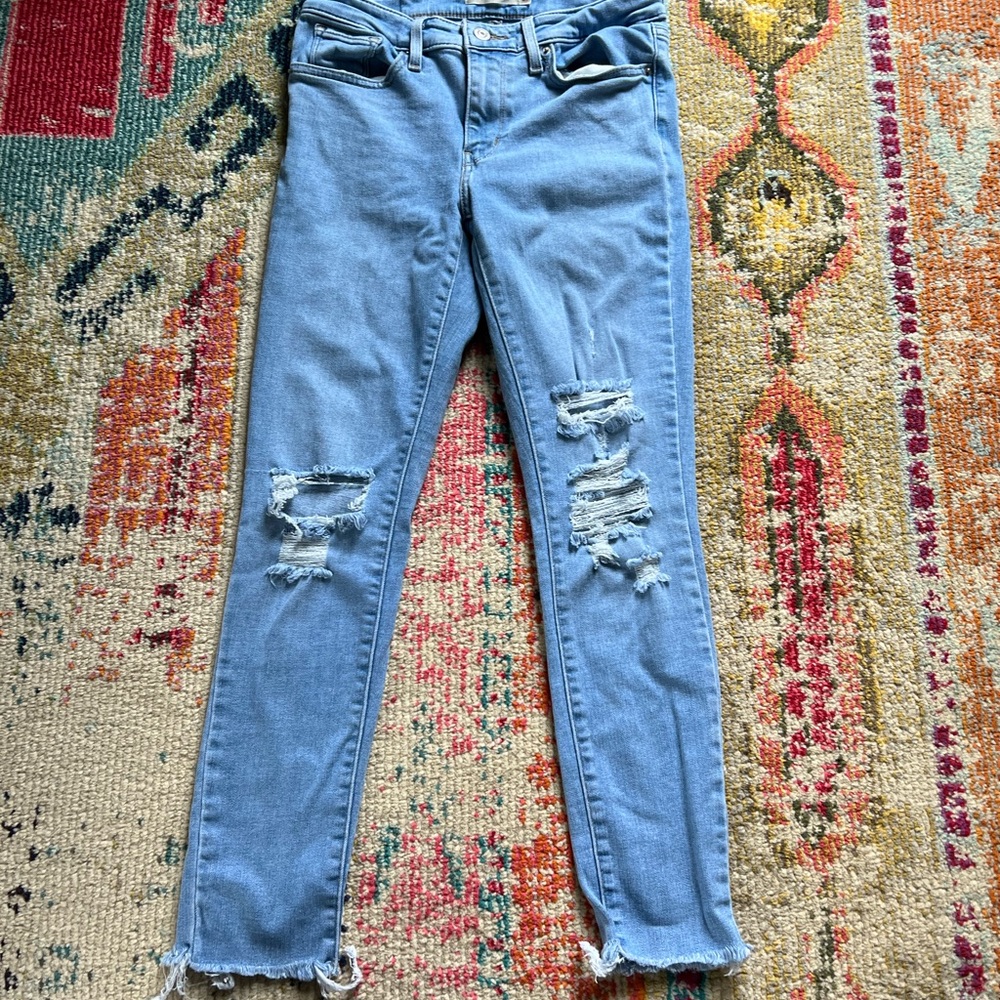 Levi’s cropped skinny jeans